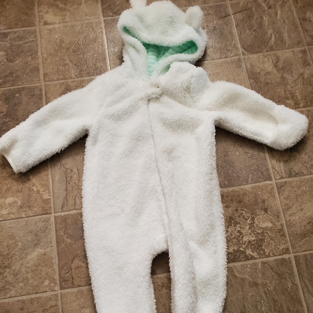 Cloud Island brand white snowsuit size 6-9 months!